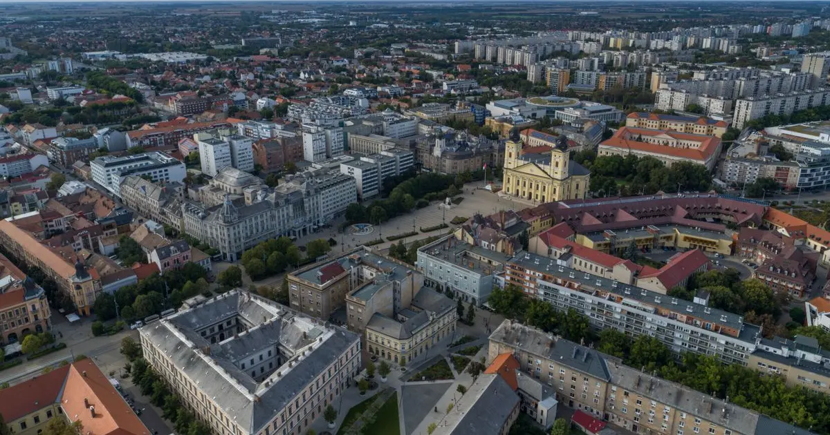 Eltűnik a nagyváros ikonikus épülete: kiköltözik a DM, megszűnik a régi SPAR