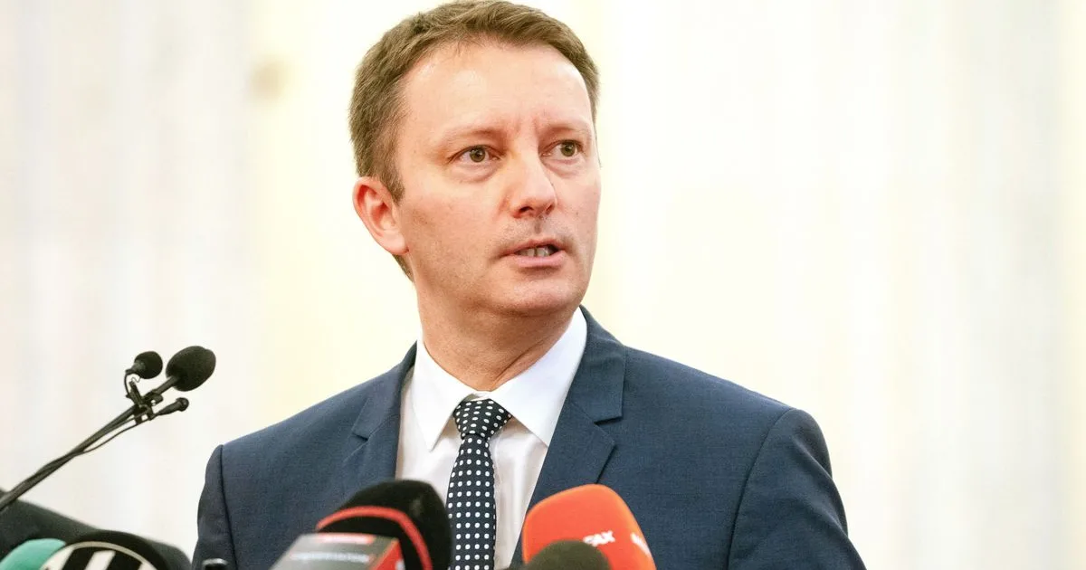 Fitch fenyeget: Románia komoly bajban, bóvliba vághatják – így kerülhetik el a bajt