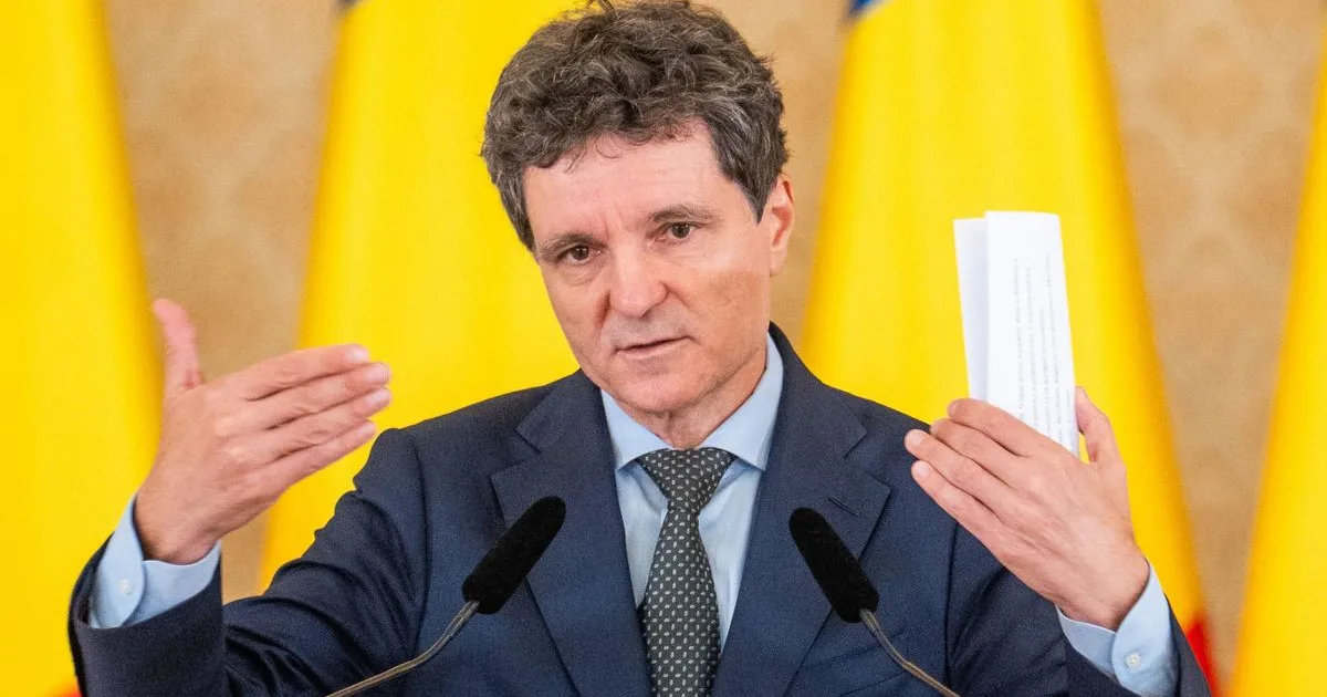 Román elnök szorult helyzetben: előrehozott voks buktathatja, AUR vezet