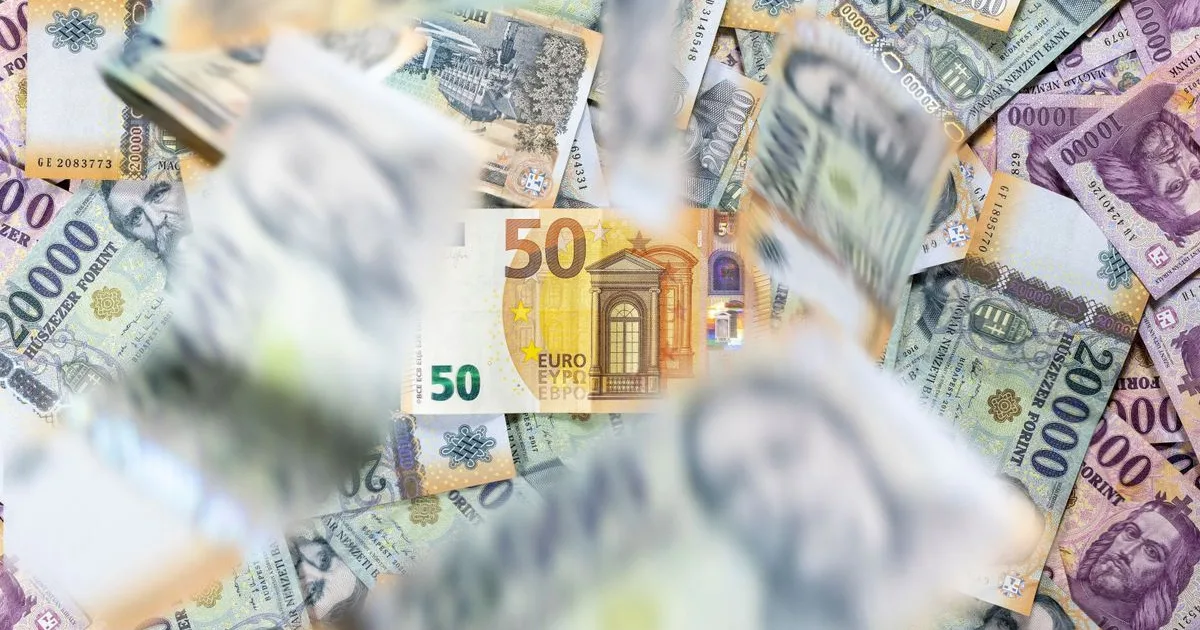 Újabb zuhanás: 366 fölé gyengült a forint az euróval szemben
