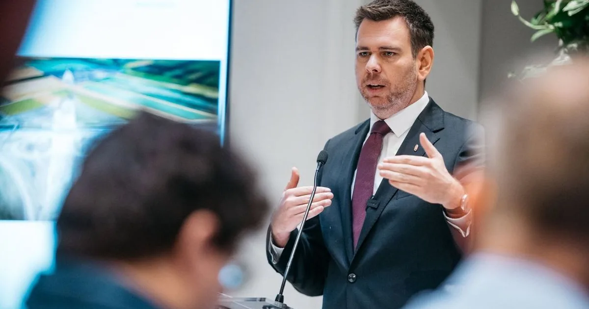 Vitézy Dávid új vezetőt keres az utasok oldalára a MÁV és a Volán ellenében