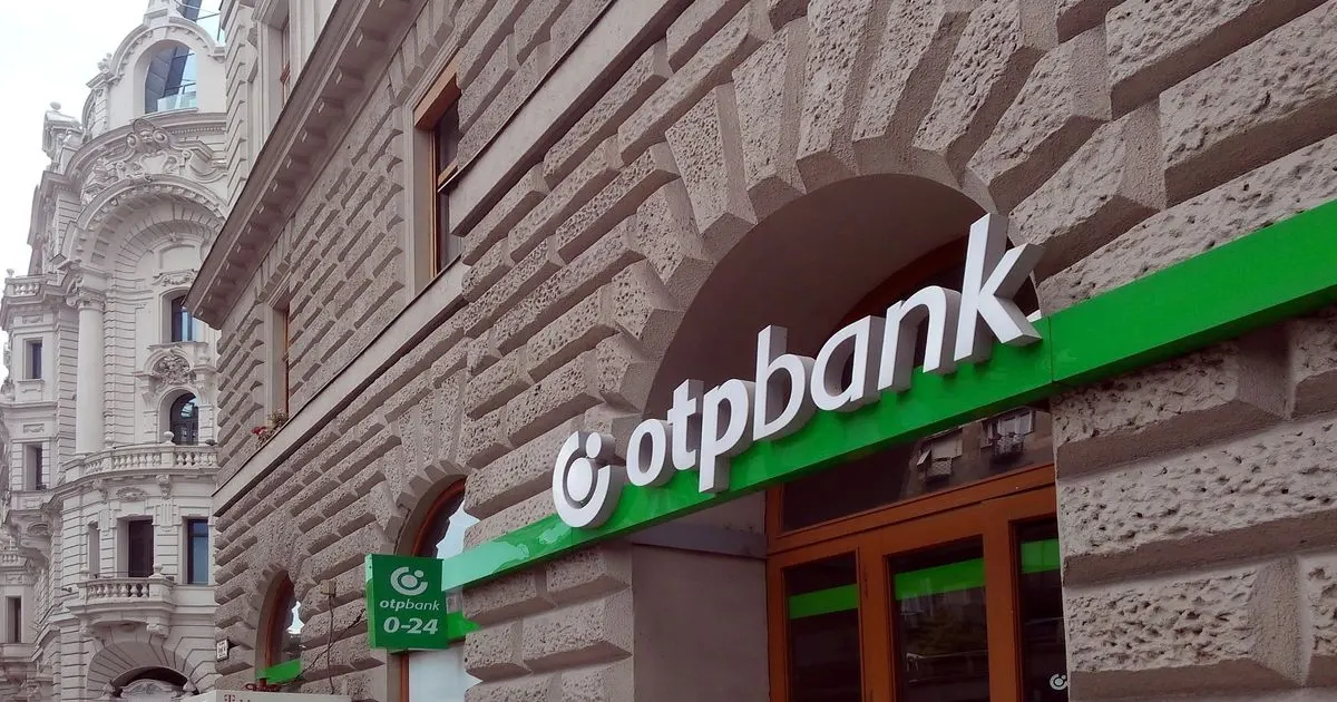 Zuhanásba kezdett az OTP, mélypontra gyengült a forint