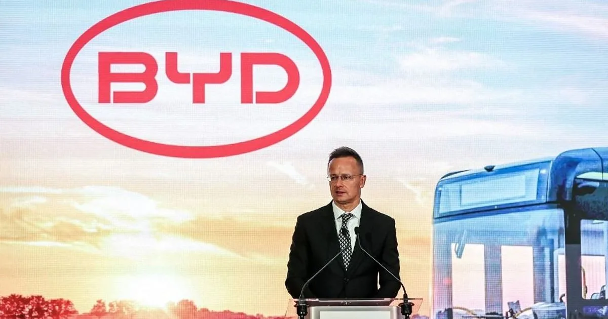 A Tisza távozásra szólítja fel Szijjártót a BYD-től