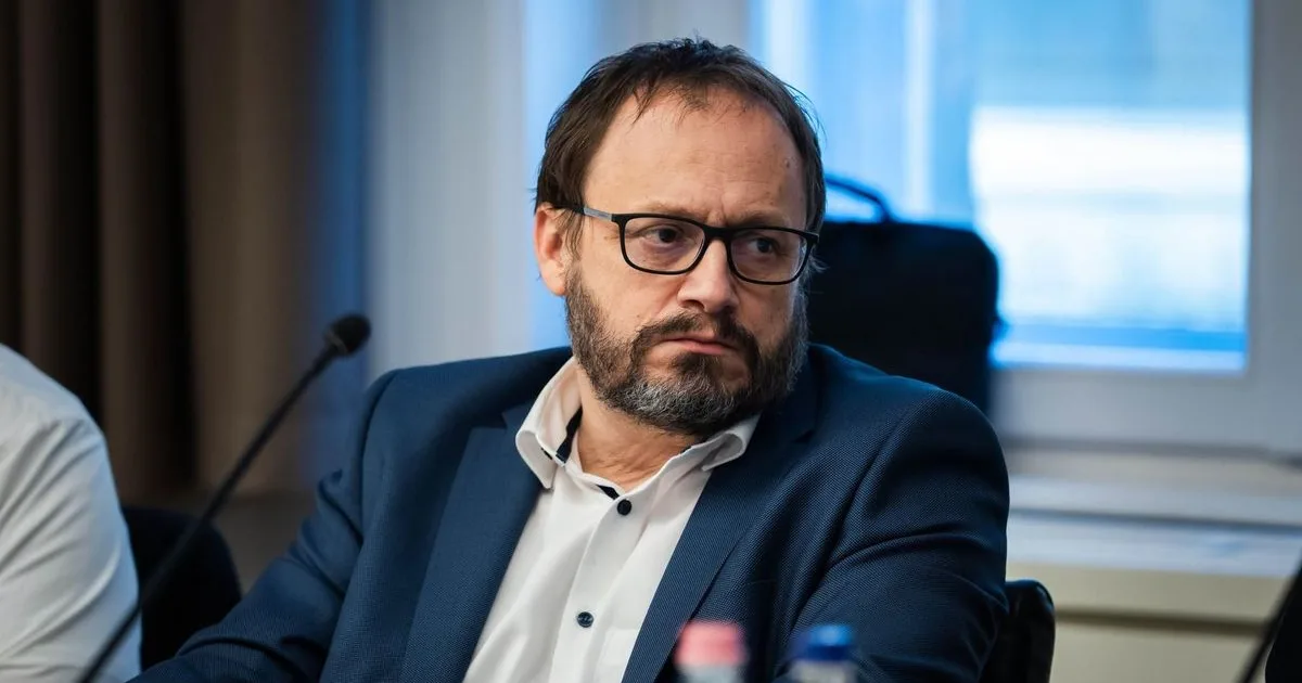Kármán András: felbontjuk a túlárazott szerződéseket