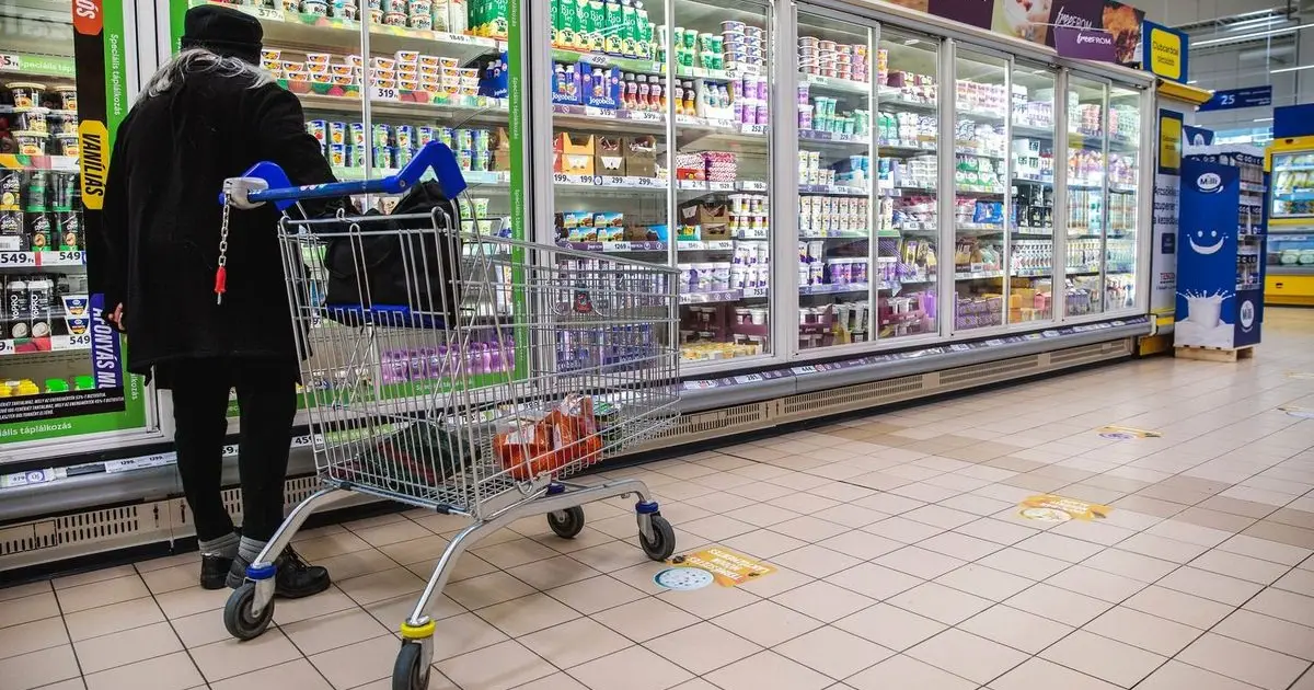 Kivezeti a kormány az árstopot – így szűnik meg az intézkedés