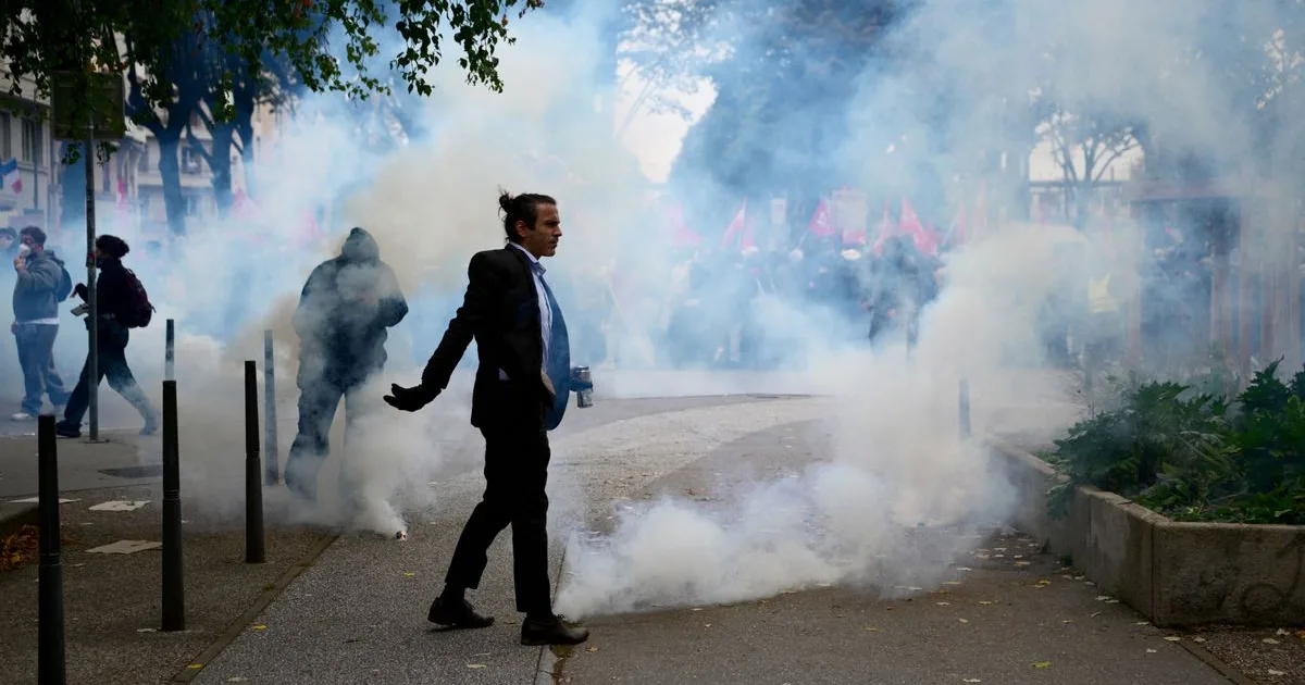 Könnygáz Lyonban, feszültség Párizsban – 70 ezer rendőr az utcán
