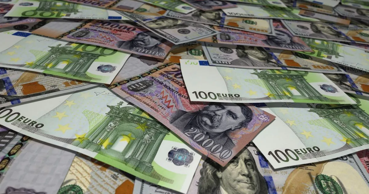 Nincs megállás, folyamatosan gyengül a forint a költségvetés bemutatása óta