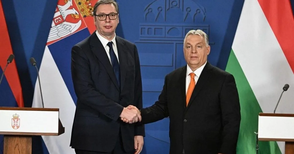 Orbán–Vučić-együttműködés? Sejtelmes utalás, Macron már telefonált
