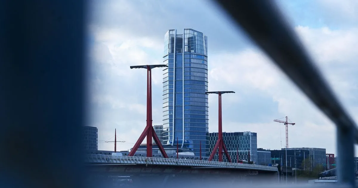 Újra ütik a Richtert, a Mol kerülhet fókuszba