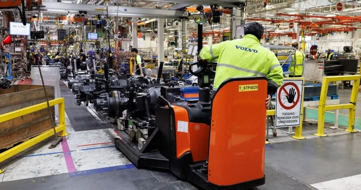 Volvo: 3000 fős leépítés a kínai verseny és a zuhanó részvények miatt